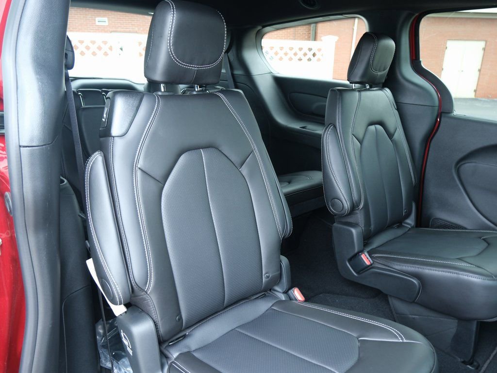 New 2026 Chrysler Voyager LX FWD image 28