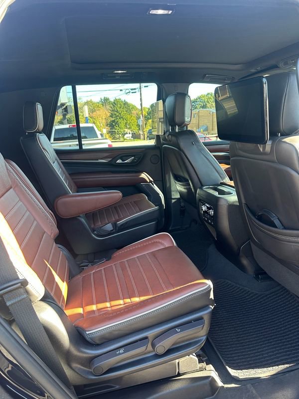 Used 2023 GMC Yukon Denali Ultimate image 12