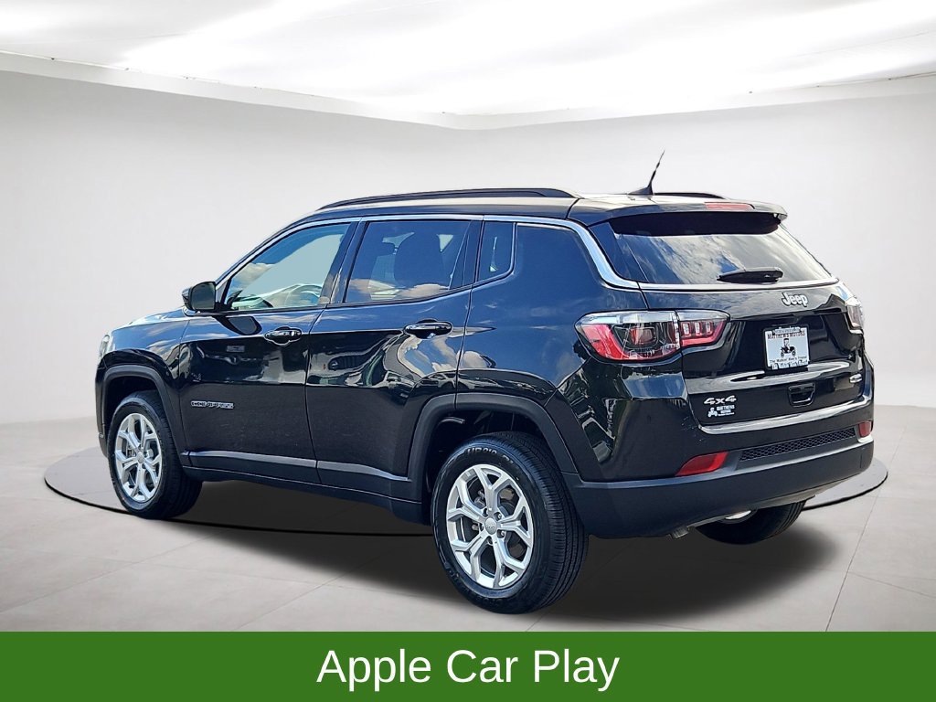 Used 2024 Jeep Compass Latitude AWD/4WD image 5