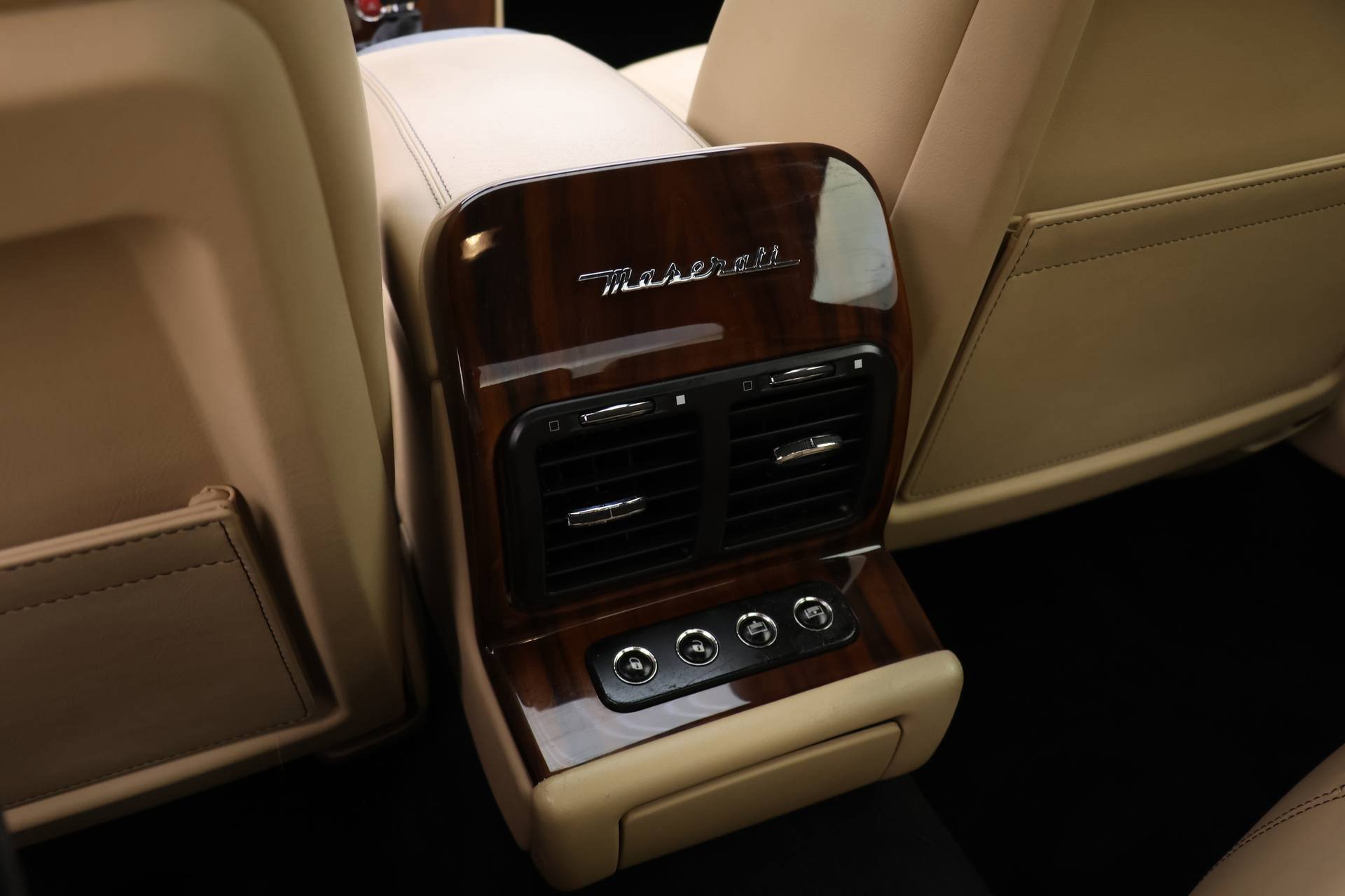 Used 2010 Maserati Quattroporte image 16