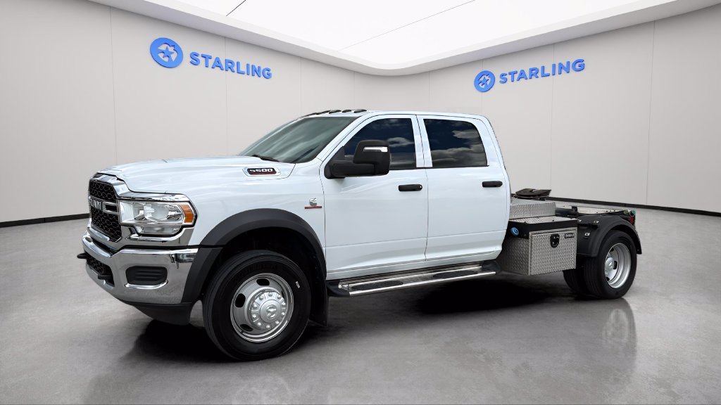 Used 2024 RAM 5500 Tradesman w/ Chrome Appearance Group AWD/4WD image 2