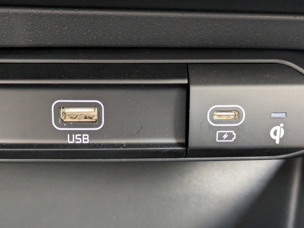 Used 2025 Kia Niro EX image 22