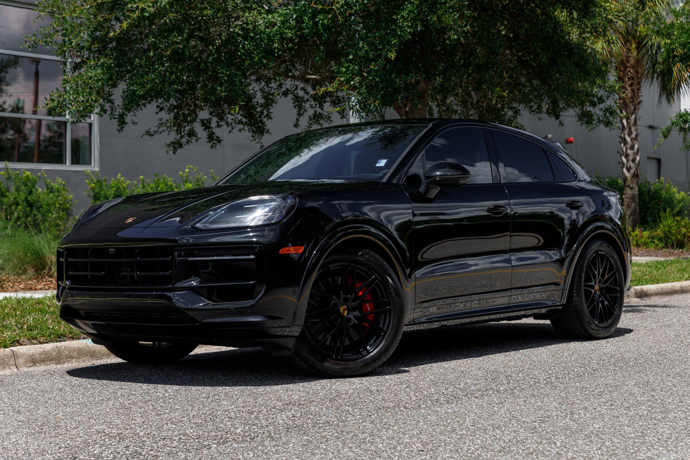 Used 2025 Porsche Cayenne GTS AWD/4WD image 28