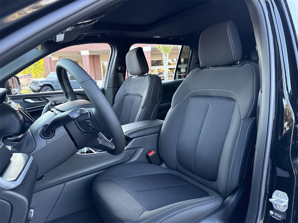 New 2025 Jeep Grand Cherokee L Laredo w/ Luxury Tech Group I image 11