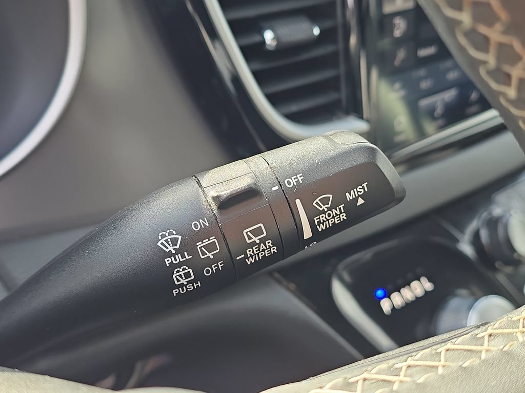 Used 2025 Chrysler Pacifica Select FWD image 17