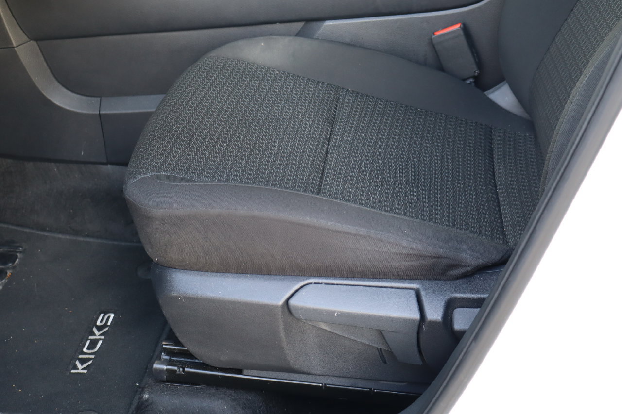 Used 2025 Nissan Kicks S FWD image 13