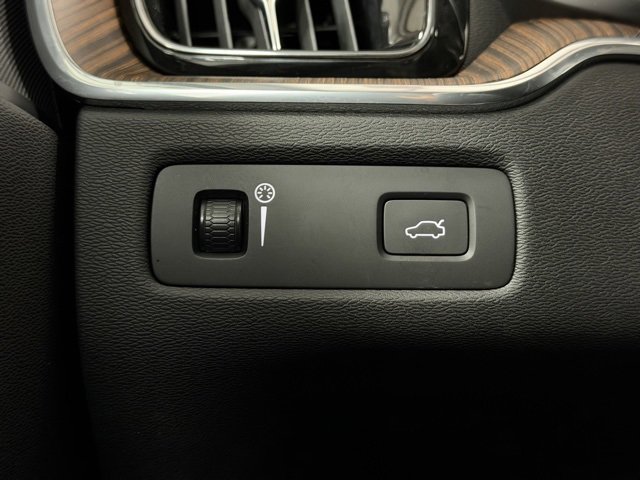 Used 2021 Volvo XC60 T6 Momentum image 13