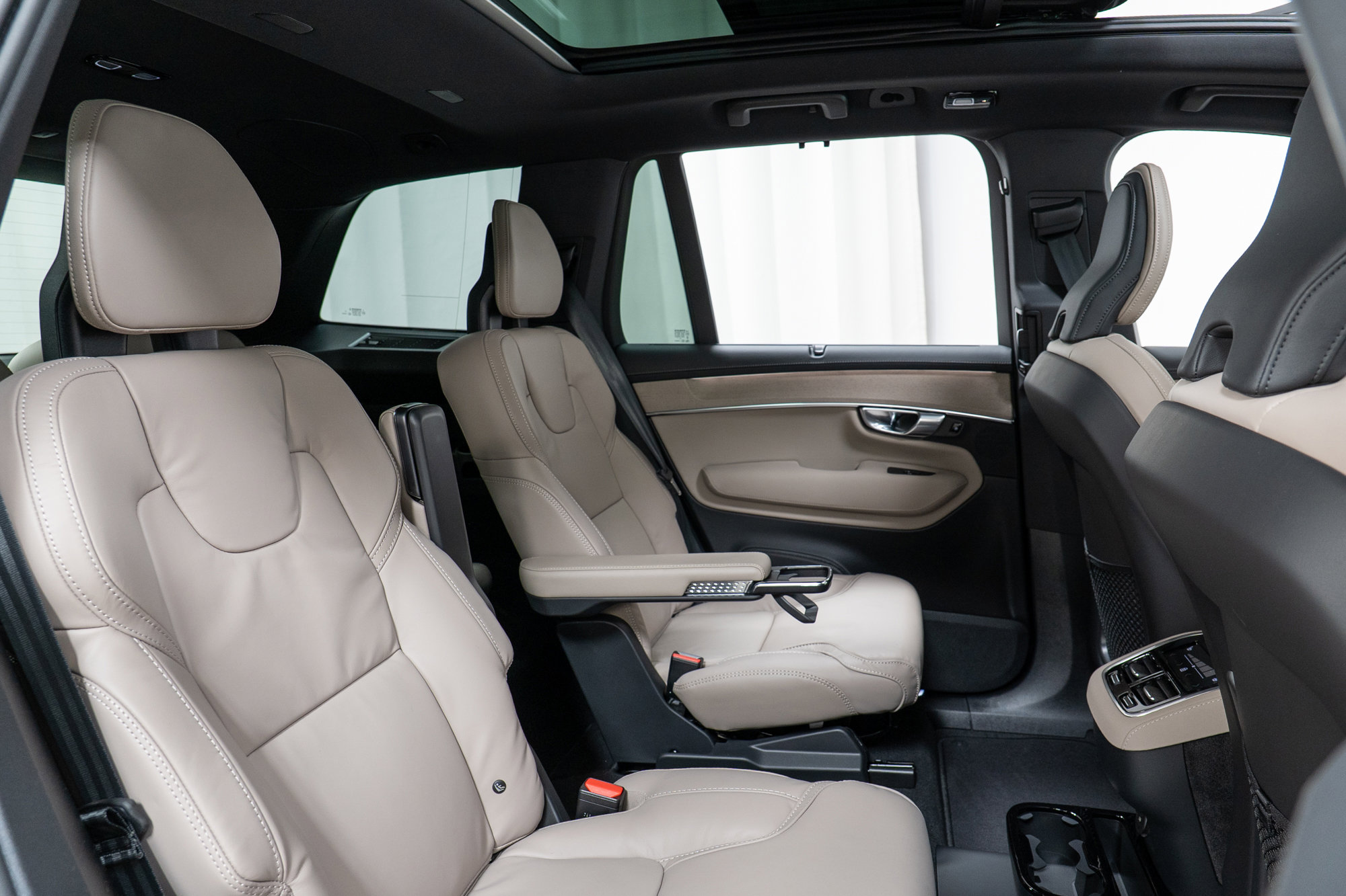 New 2026 Volvo XC90 B6 Ultra w/ Protection Package image 24