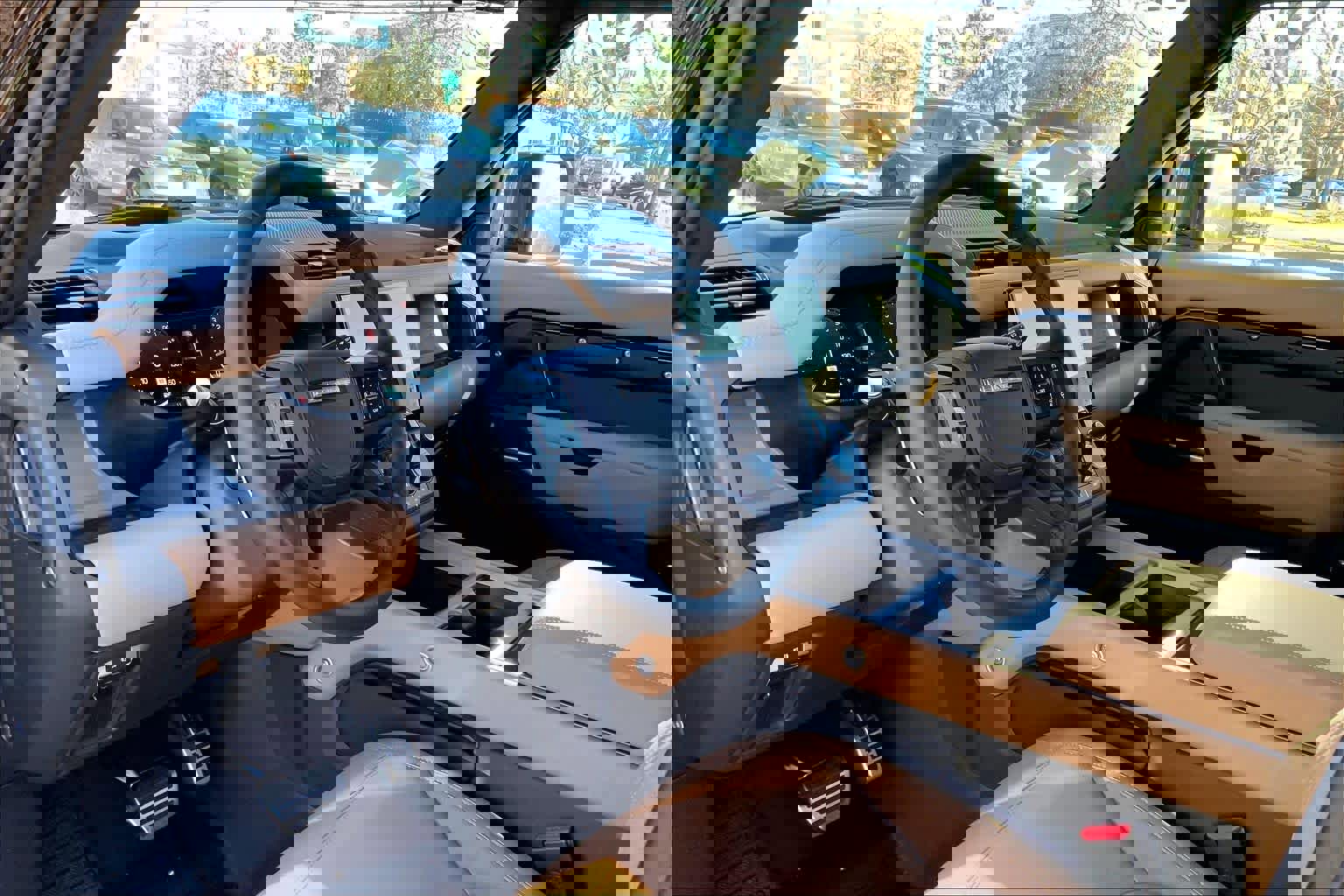 New 2026 Land Rover Defender 130 V8 image 9