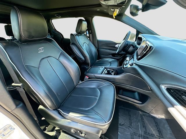 Used 2025 Chrysler Pacifica Limited image 28
