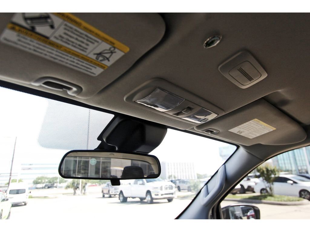 Used 2024 Nissan Frontier SV w/ Technology Package image 18