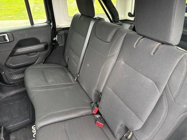 Used 2018 Jeep Wrangler Unlimited Sahara AWD/4WD image 32