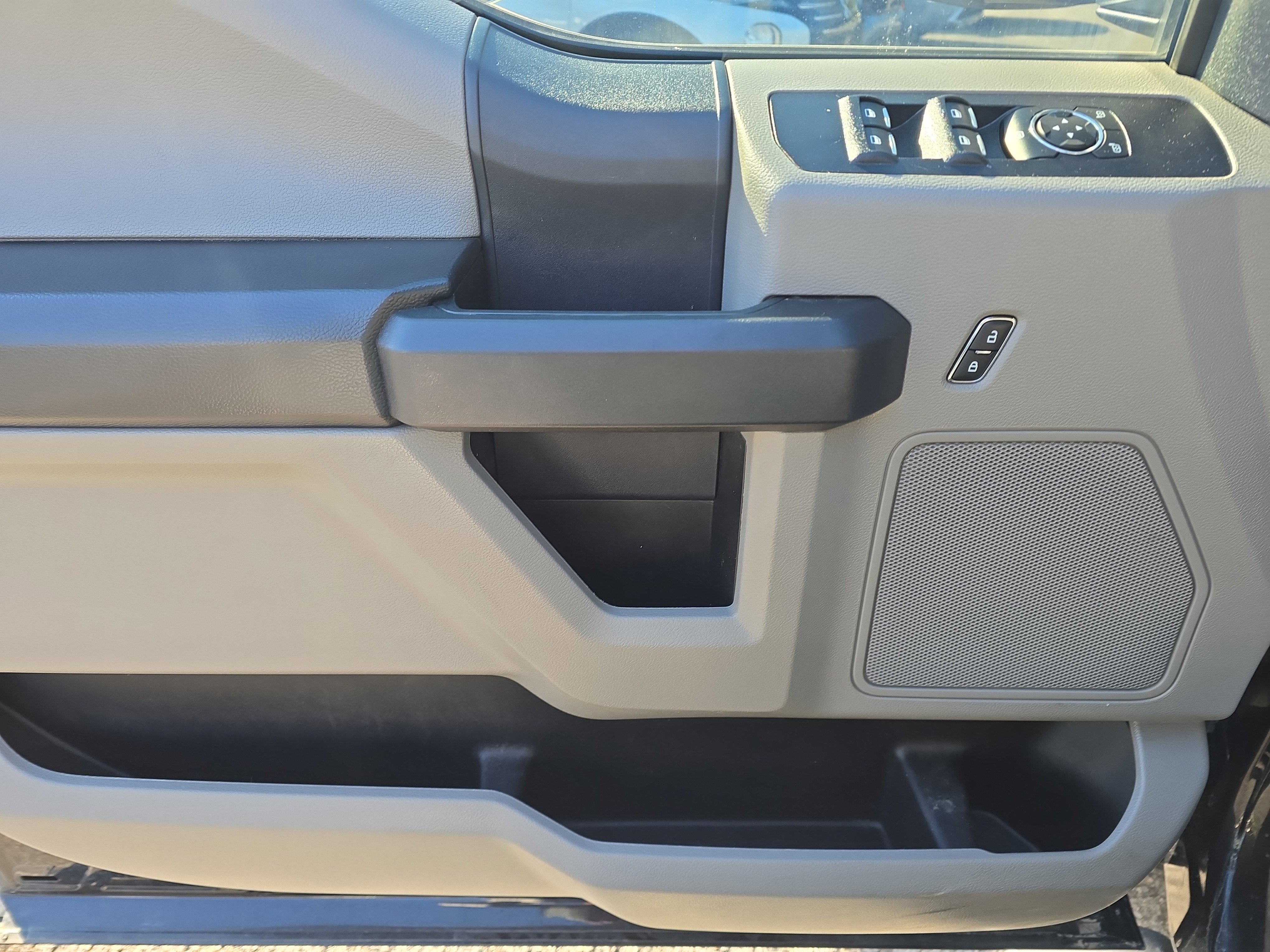 Used 2022 Ford F350 XL w/ Power Equipment Group image 12