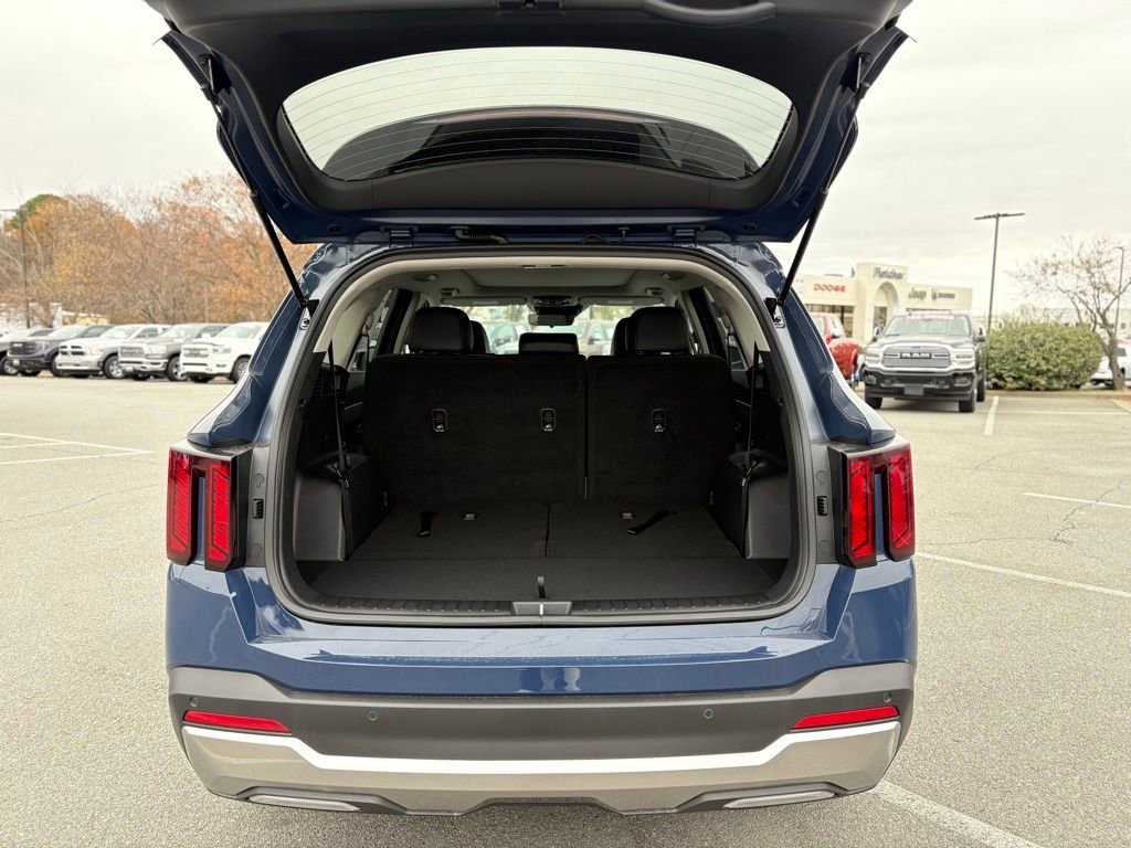 New 2026 Kia Sorento S w/ S Panoramic Sunroof Package FWD image 8