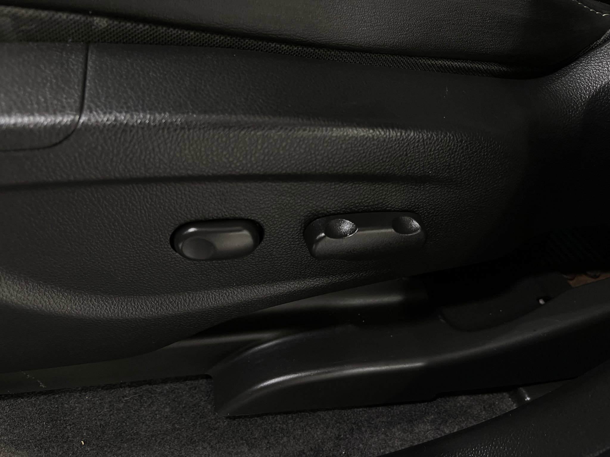 Used 2016 Buick Encore Convenience AWD/4WD image 16