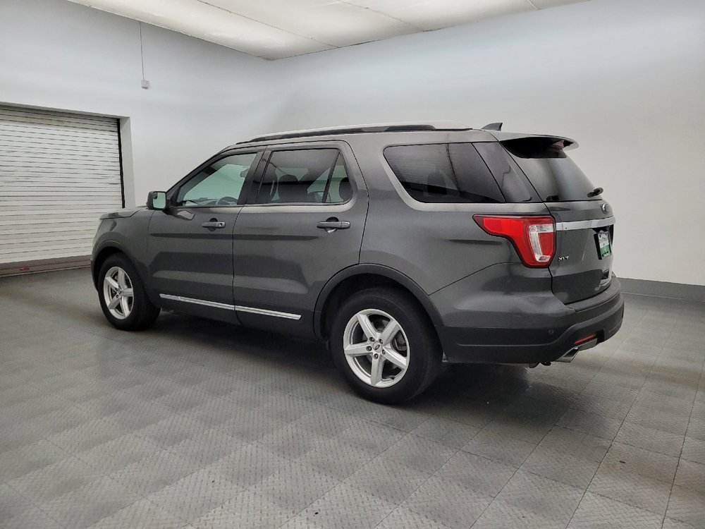 Used 2018 Ford Explorer XLT FWD image 3