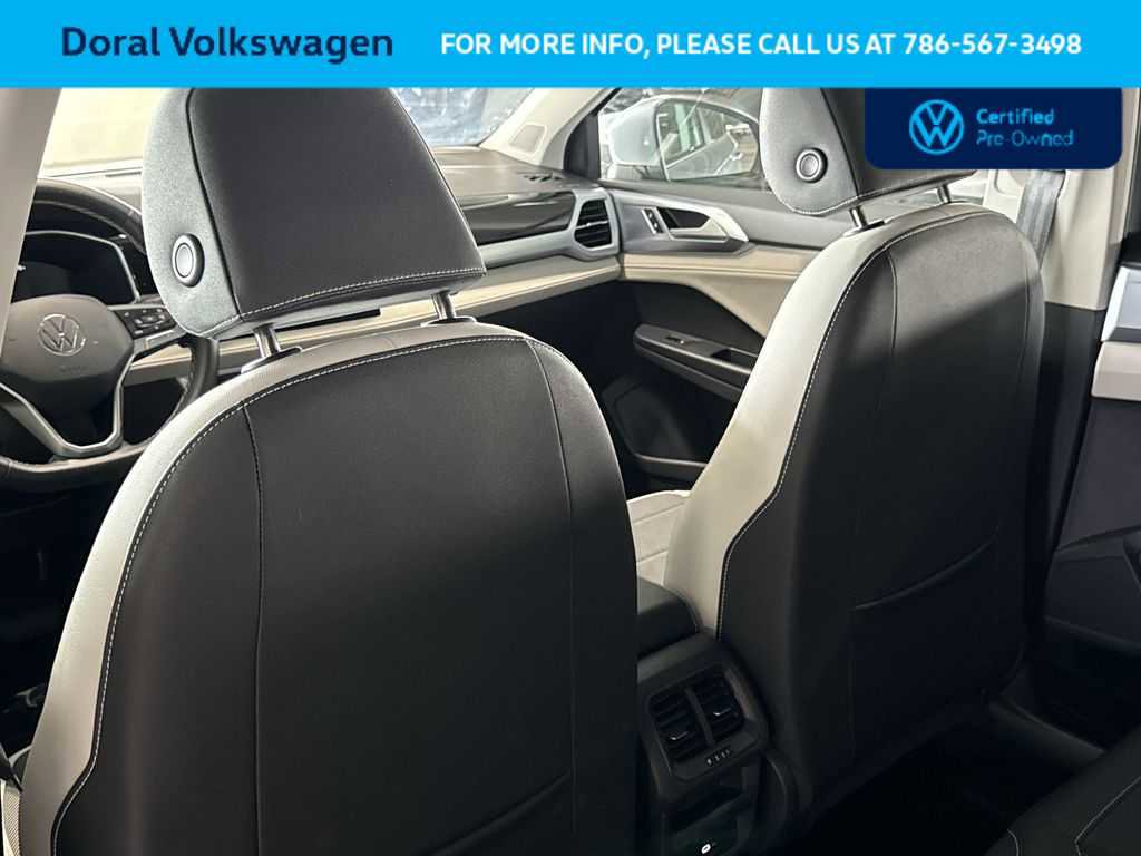 Used 2025 Volkswagen Taos SE FWD image 23