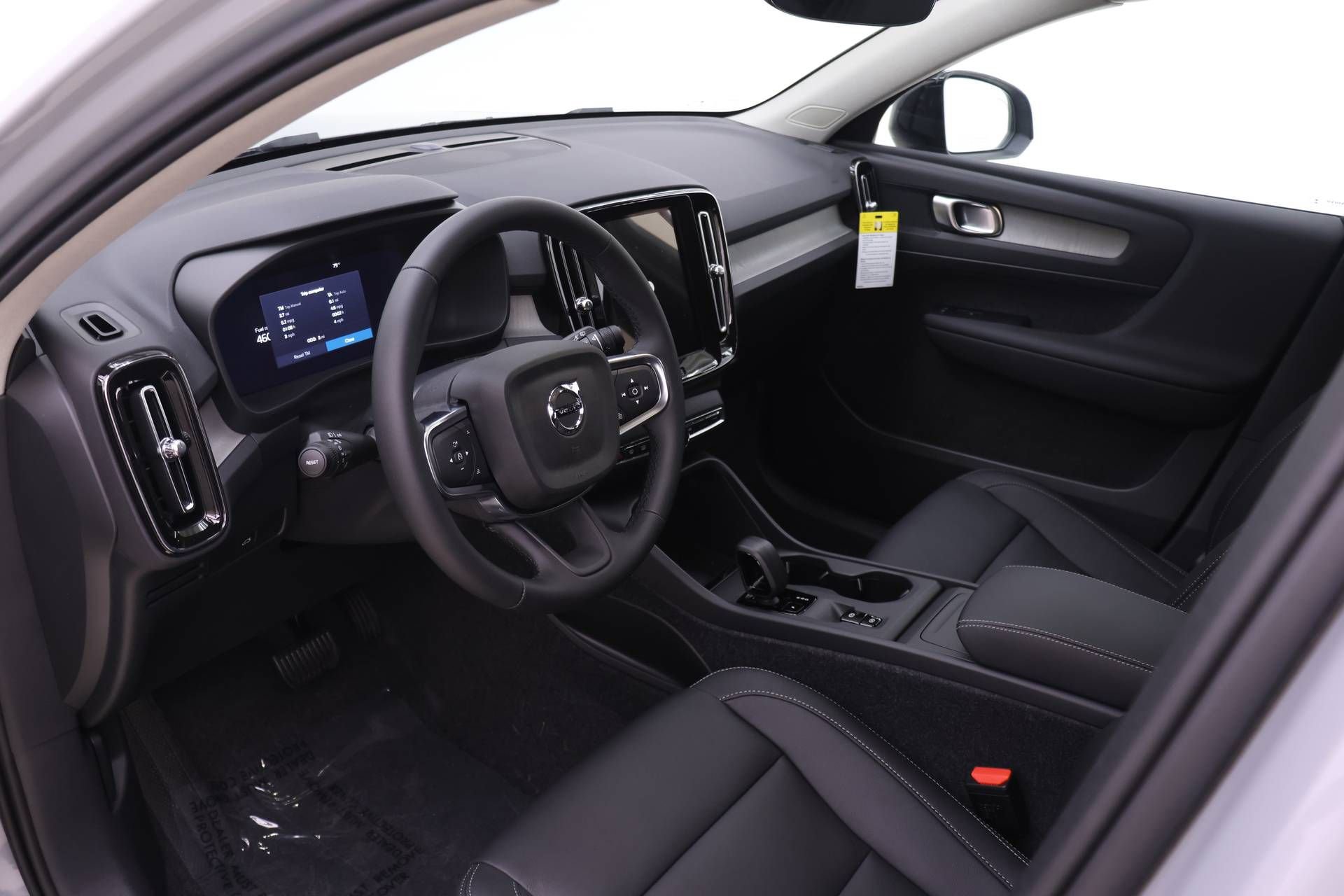 New 2026 Volvo XC40 B5 Core AWD/4WD image 6