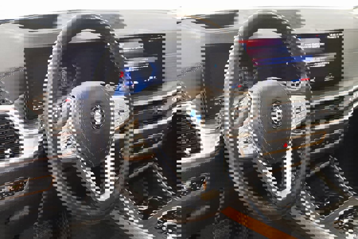 Used 2023 BMW X7 xDrive40i w/ Premium Package image 6