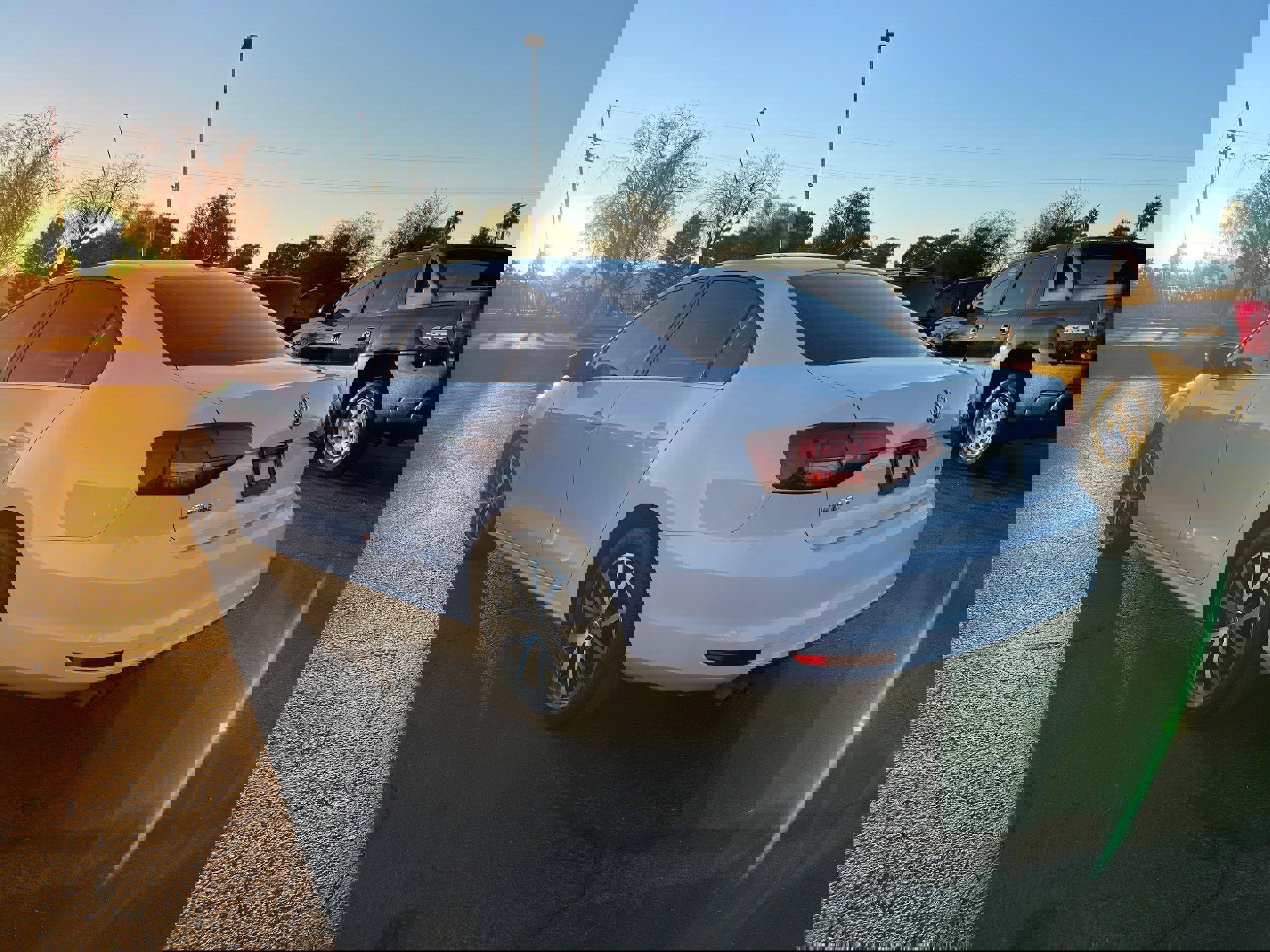 Used 2017 Volkswagen Jetta SE image 3