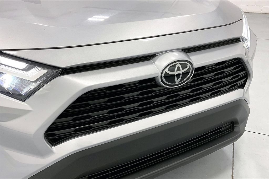 Used 2025 Toyota RAV4 XLE FWD image 32