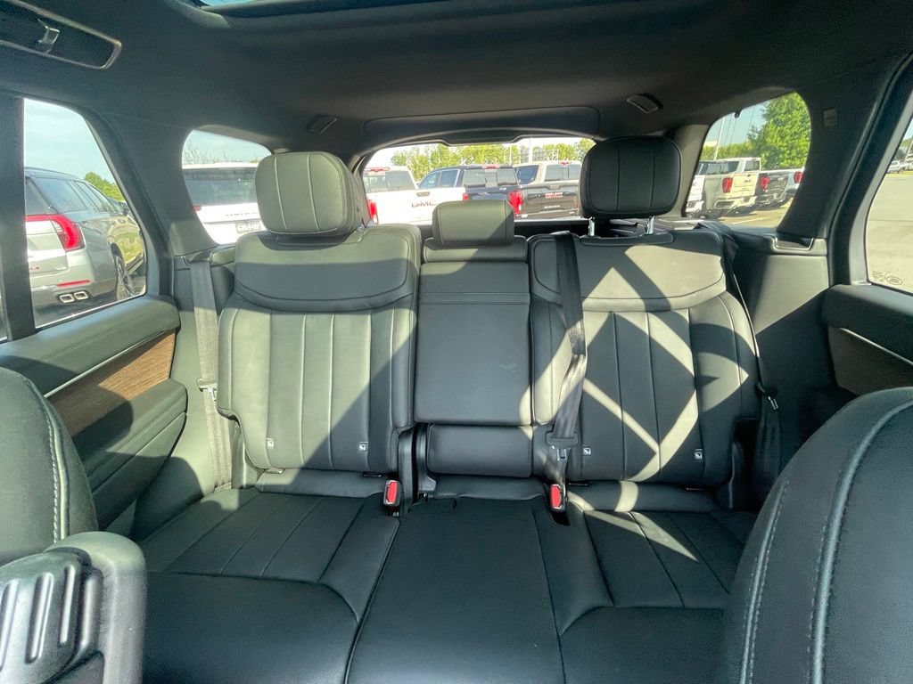 Used 2025 Land Rover Range Rover SE AWD/4WD image 20