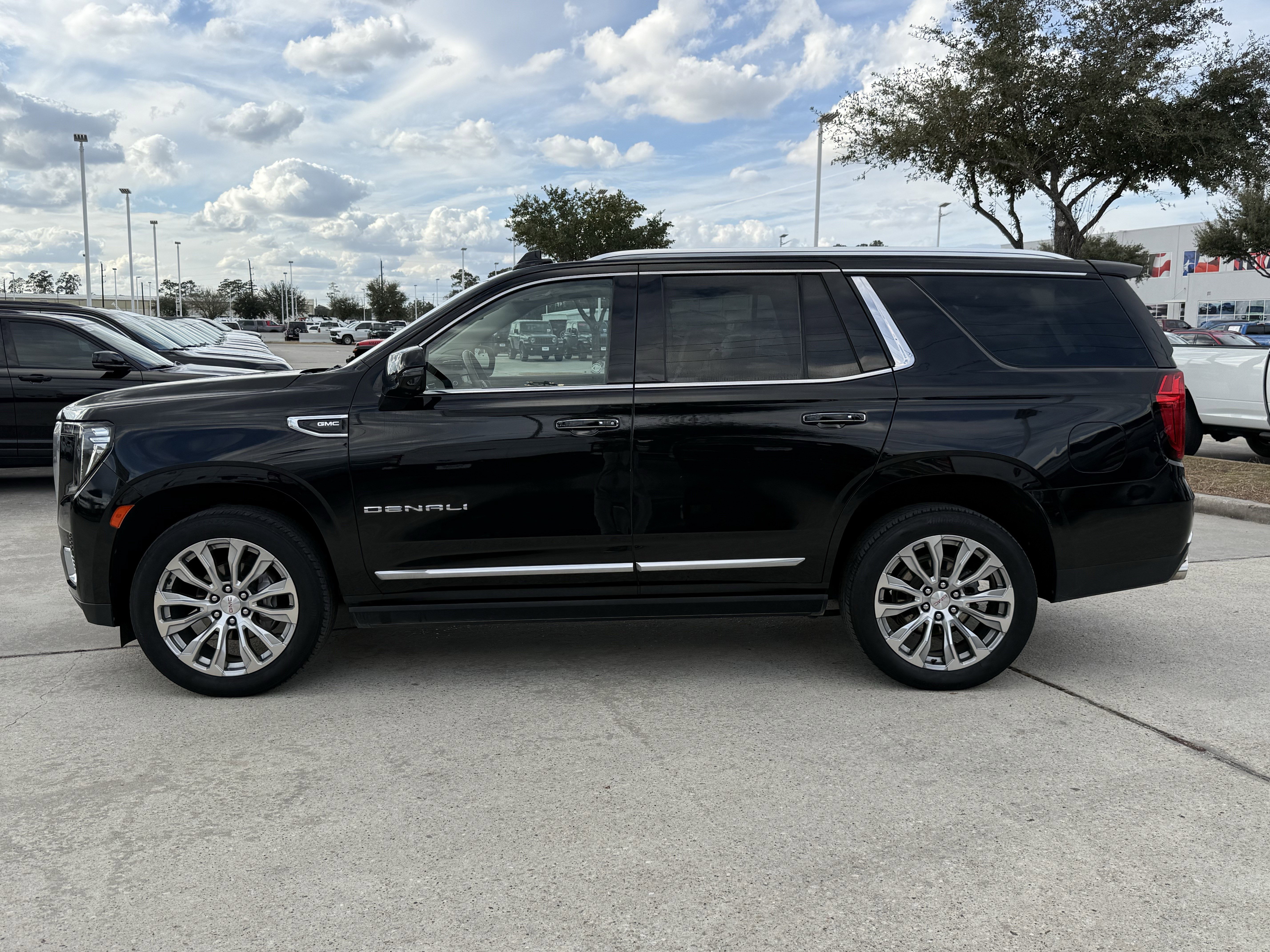 Used 2023 GMC Yukon Denali w/ Max Trailering Package image 8