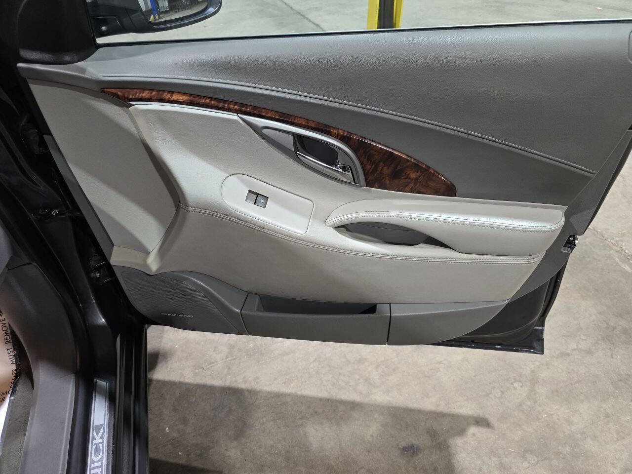 Used 2013 Buick LaCrosse Premium image 31