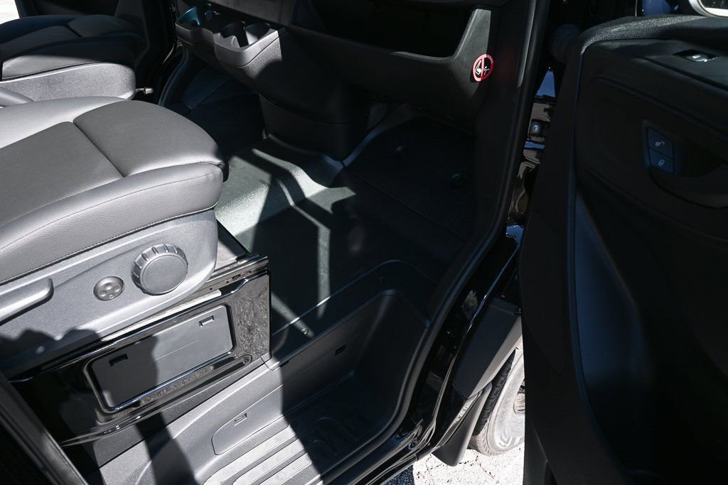 Used 2025 Mercedes-Benz Sprinter 2500 image 18