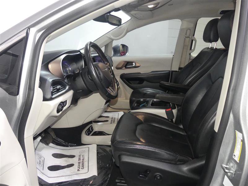 Used 2017 Chrysler Pacifica Touring-L Plus image 21