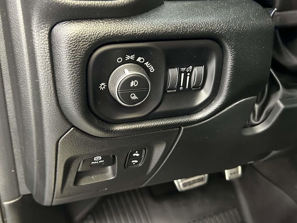 Used 2022 RAM 1500 Laramie AWD/4WD image 23