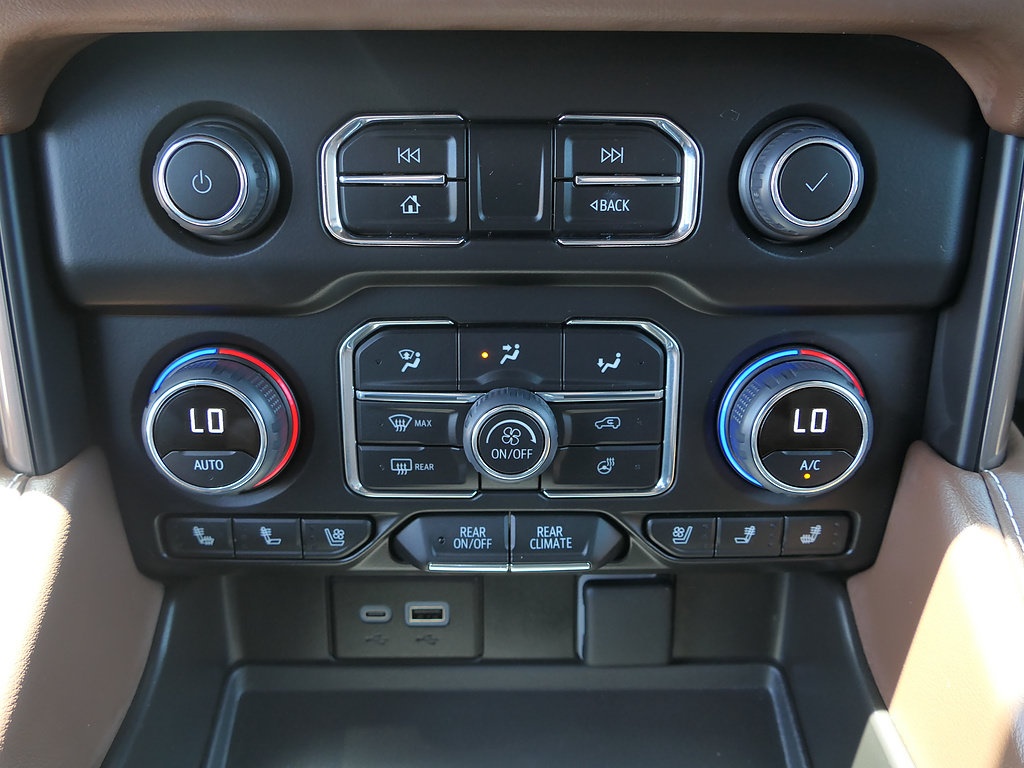 Used 2024 Chevrolet Suburban High Country w/ Advanced Technology Package AWD/4WD image 23