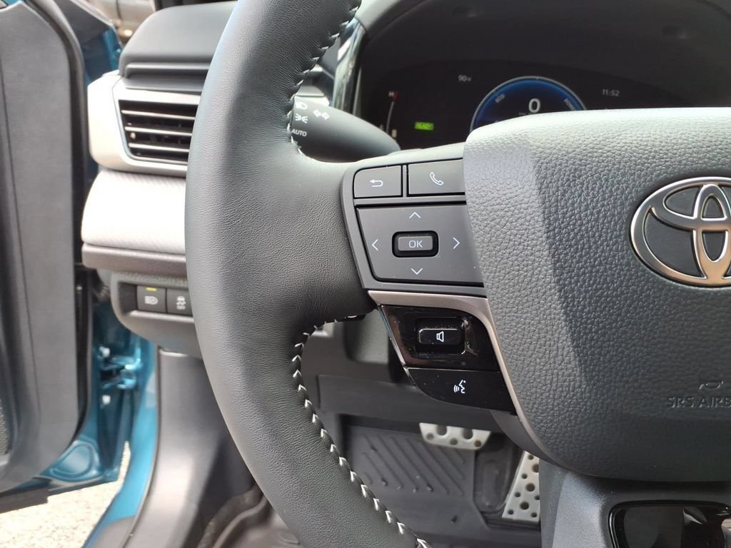 Used 2026 Toyota Camry SE w/ Convenience Package FWD image 23