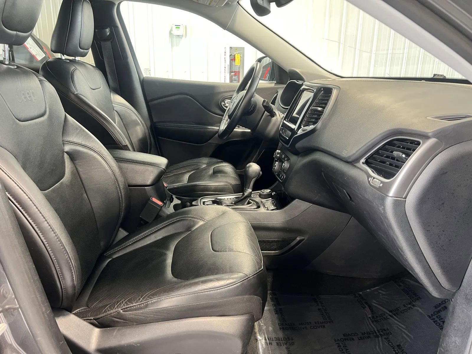 Used 2020 Jeep Cherokee Limited image 30