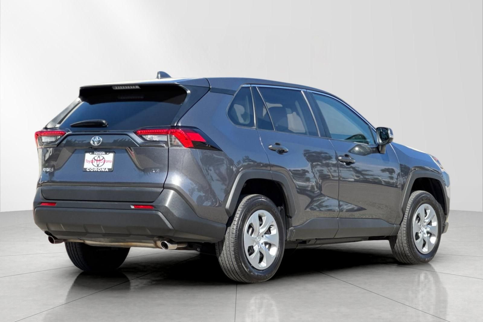 Used 2022 Toyota RAV4 LE image 4