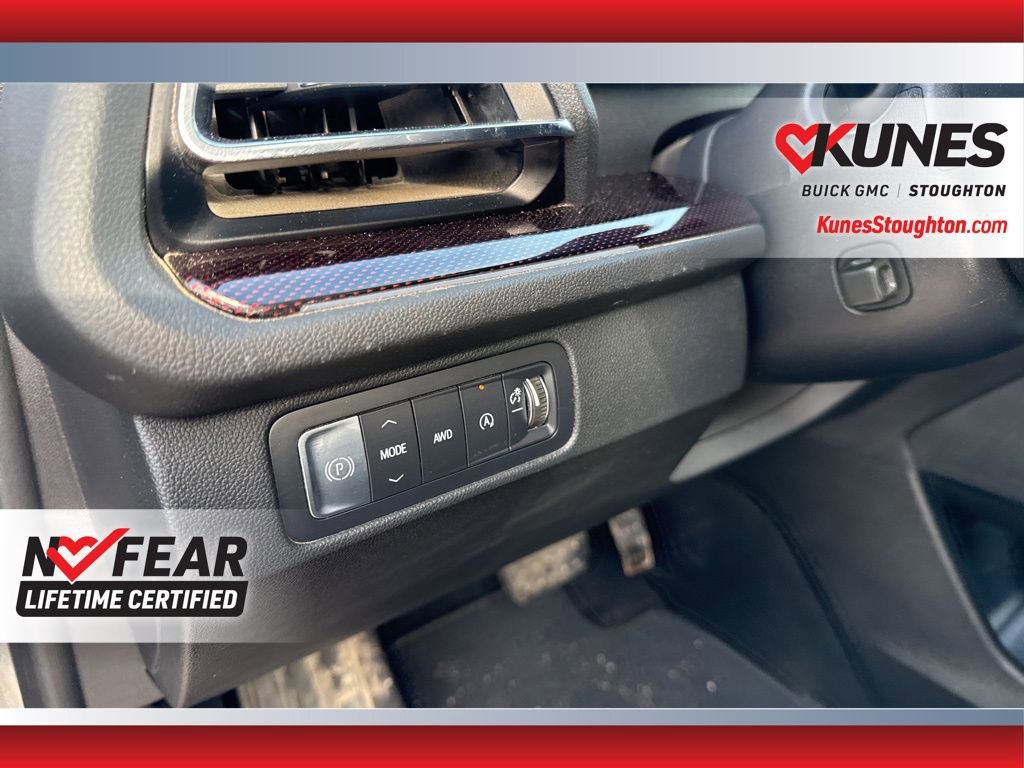 Used 2025 Chevrolet Traverse RS image 24