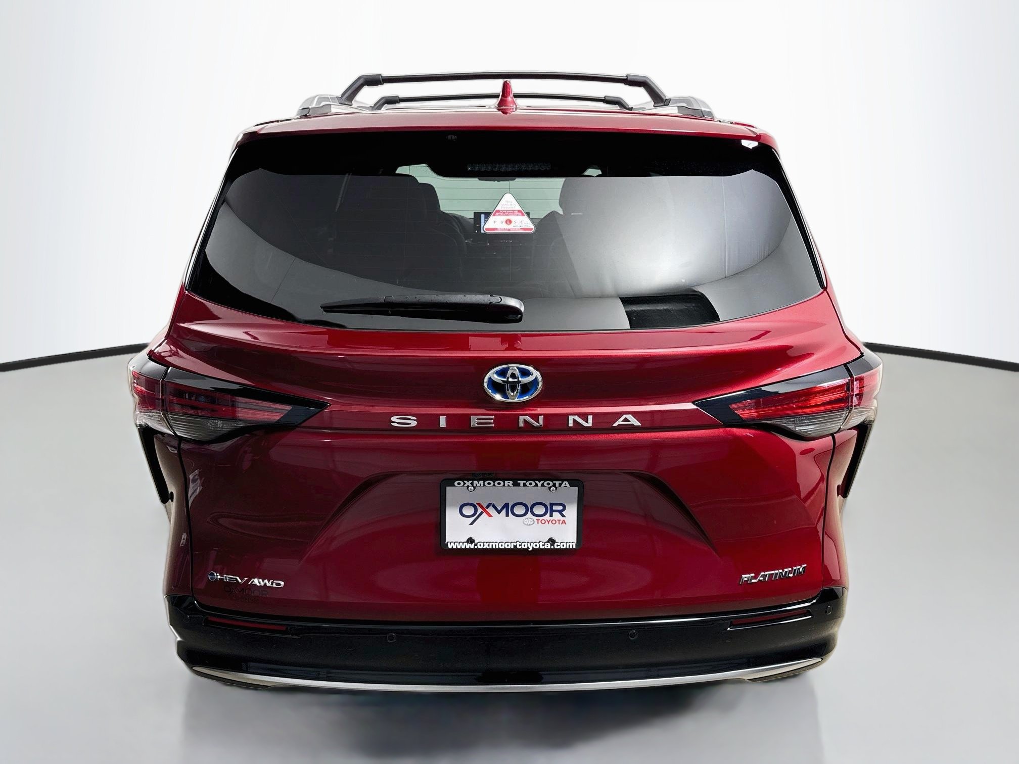Used 2025 Toyota Sienna Platinum AWD/4WD image 6