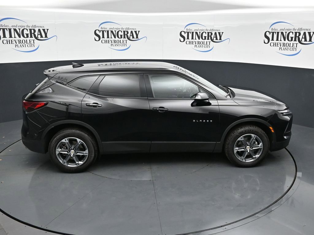 Used 2025 Chevrolet Blazer LT FWD image 25