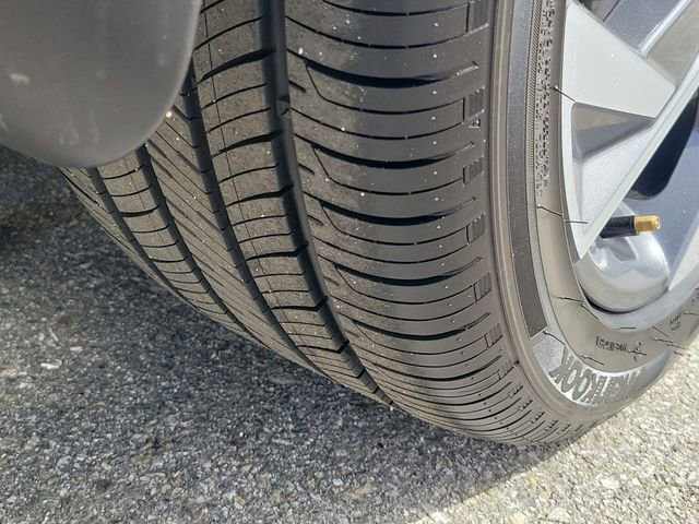 Certified 2025 Hyundai Elantra SEL image 26