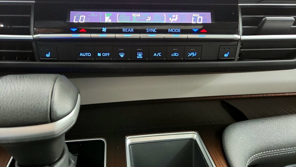 Certified 2023 Toyota Sienna XLE AWD/4WD image 32
