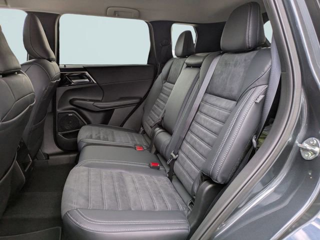 New 2026 Mitsubishi Outlander SE image 15