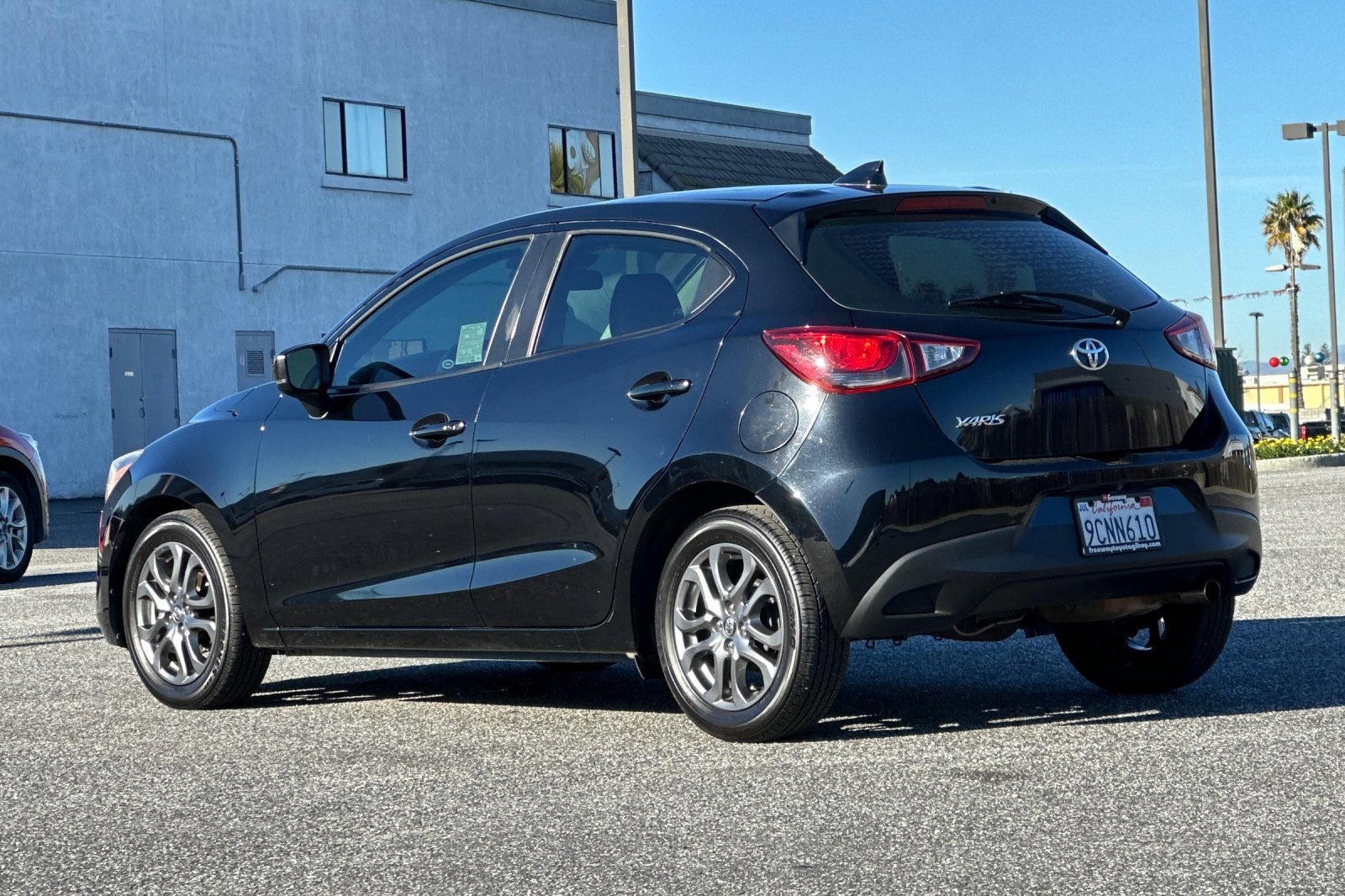 Used 2020 Toyota Yaris LE image 6