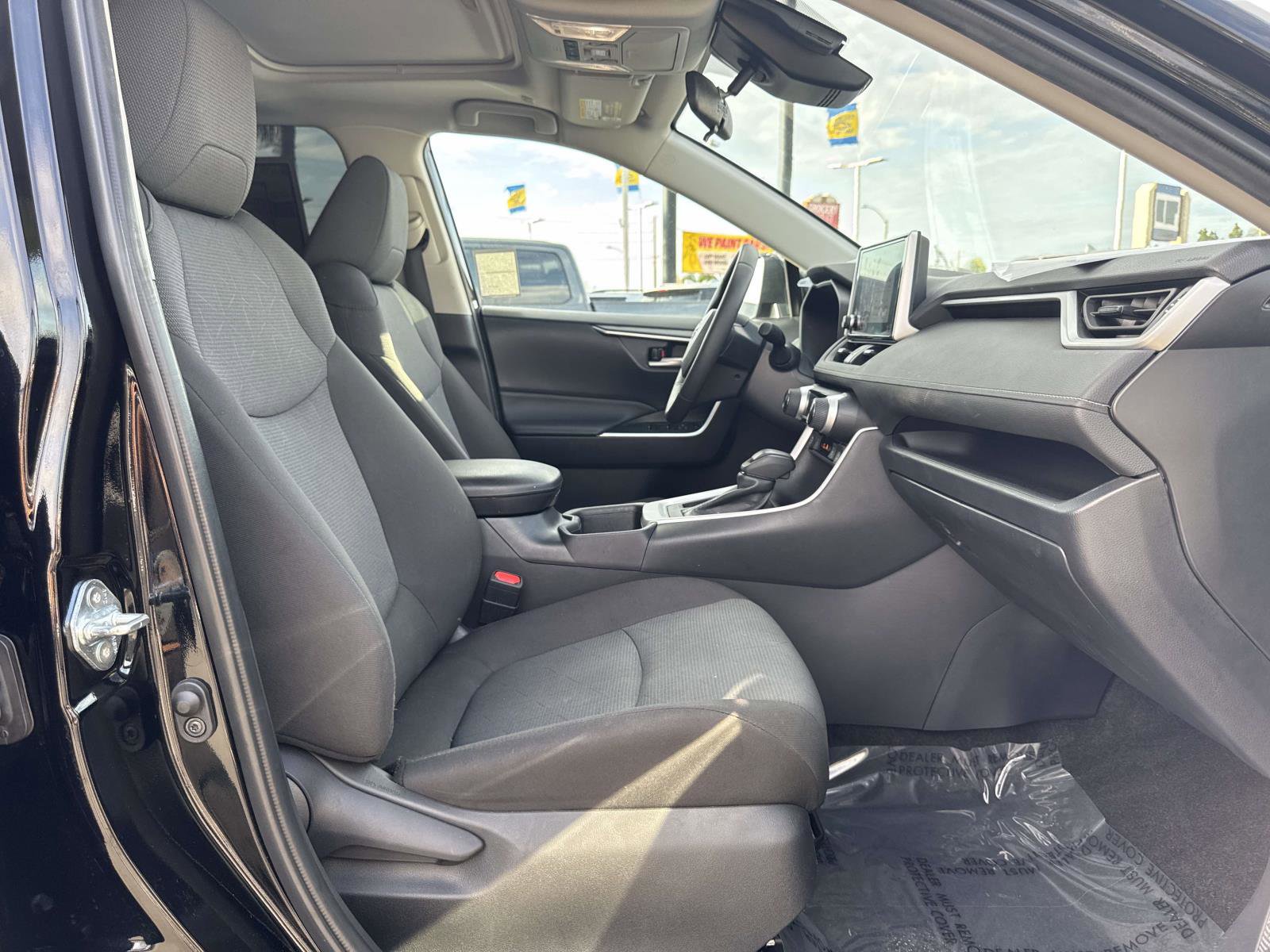 Used 2025 Toyota RAV4 XLE image 28