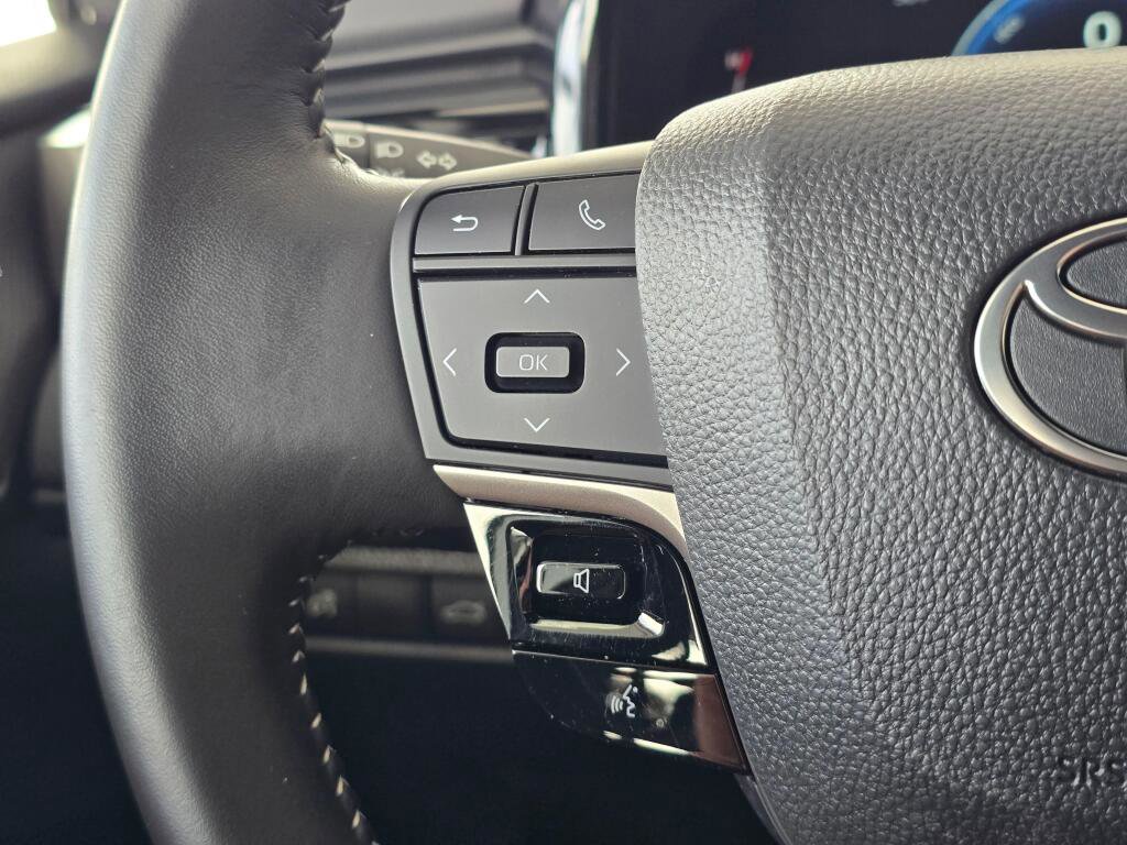 Used 2025 Toyota Camry SE image 73