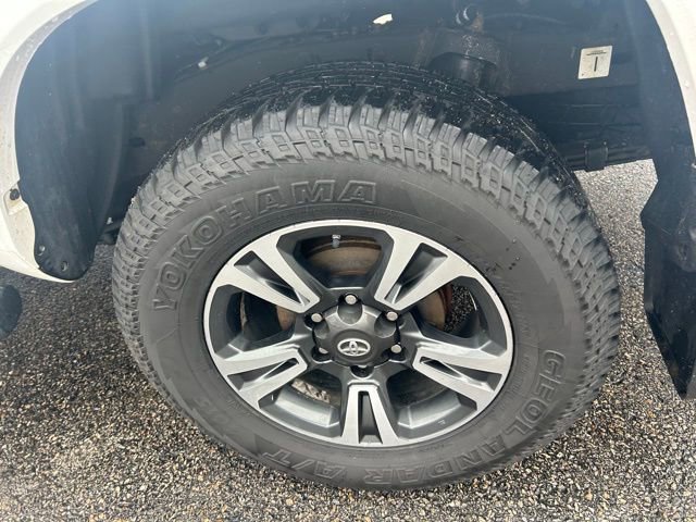 Used 2017 Toyota Tacoma TRD Sport w/ Tow Package AWD/4WD image 6