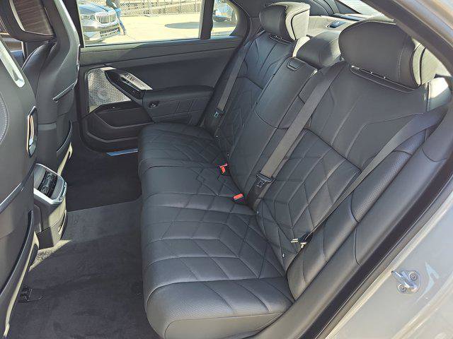 New 2025 BMW i7 xDrive60 w/ Premium Package image 16