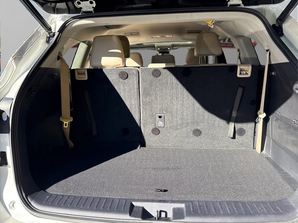 Used 2022 Toyota Highlander XLE image 11