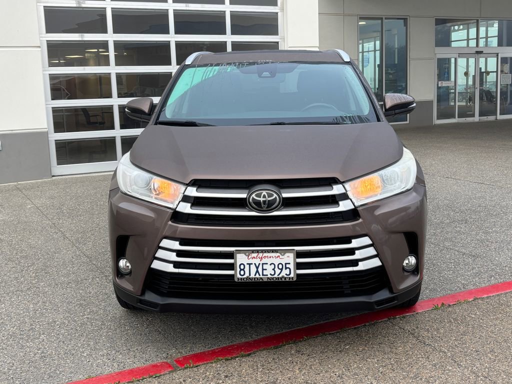 Used 2019 Toyota Highlander XLE image 2