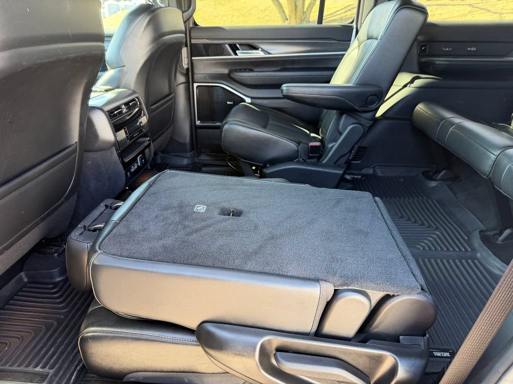 Used 2023 Jeep Wagoneer Series III w/ Premium Group I AWD/4WD image 40