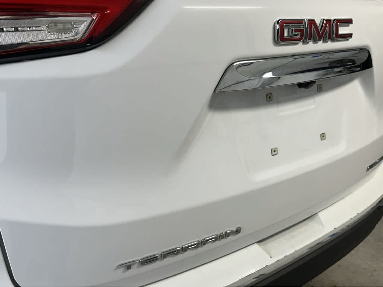 Used 2024 GMC Terrain SLT AWD/4WD image 10